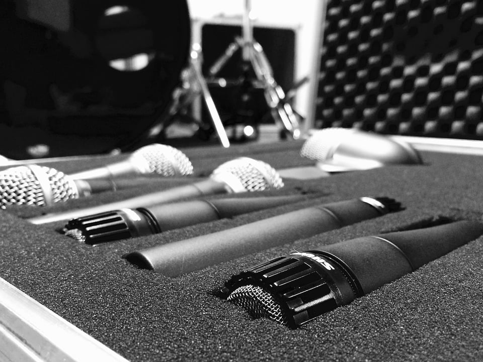 microphone-1283255_960_720.jpg